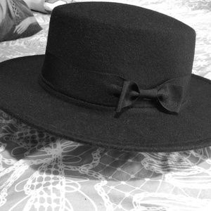 Black fashion felt hat